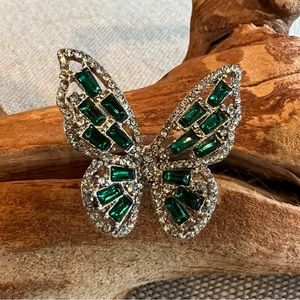 NWT Gorgeous Emerald Crystal Adjustable Butterfly Statement Ring